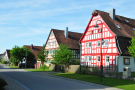 Das Golddorf Binzwangen mit seinen Fachwerkhäusern.