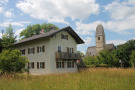 Grün und Architektur im harmonischen Einklang.