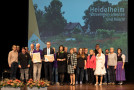 Gruppenbild der Bronzegewinner aus Heidelheim auf der Bühne mit Staatsministerin Michaela Kaniber
