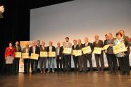 Abschlussveranstaltung Bezirksentscheid Oberfranken: Siegerfoto mit den Vertretern der Siegerdörfer.